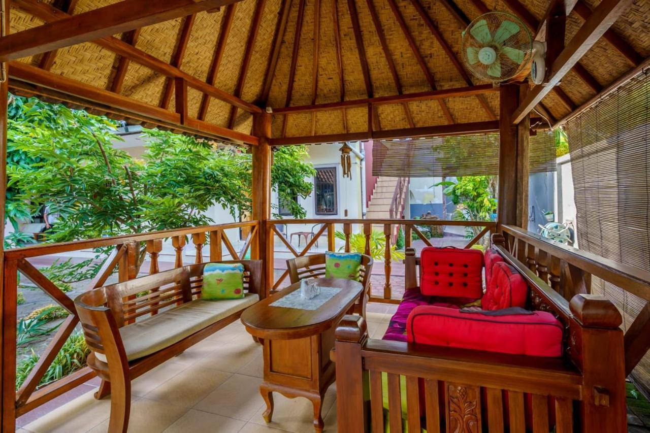 Whiterose Guesthouse Senggigi Kültér fotó