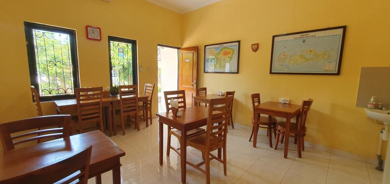 Whiterose Guesthouse Senggigi Kültér fotó