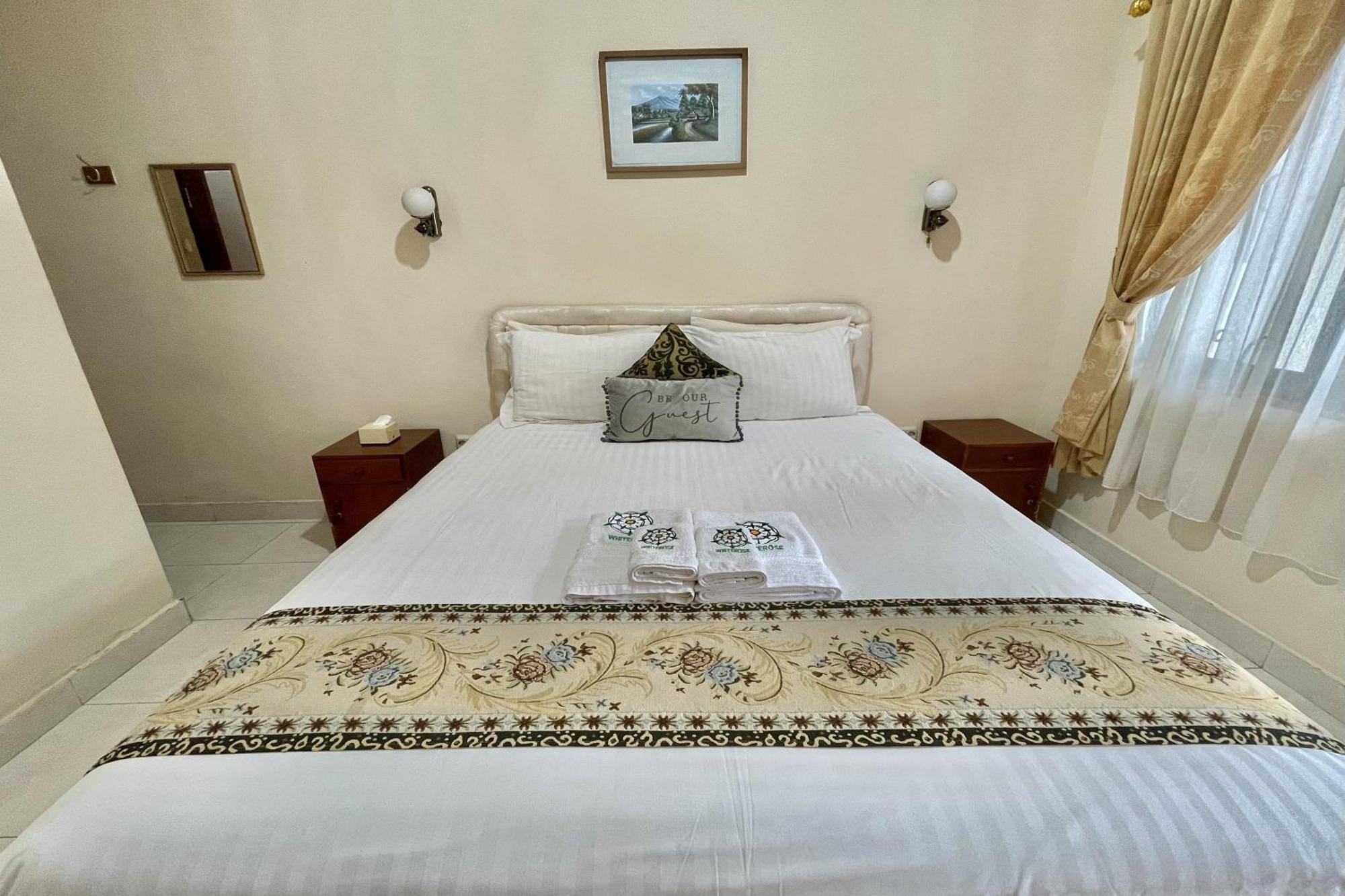 Whiterose Guesthouse Senggigi Kültér fotó