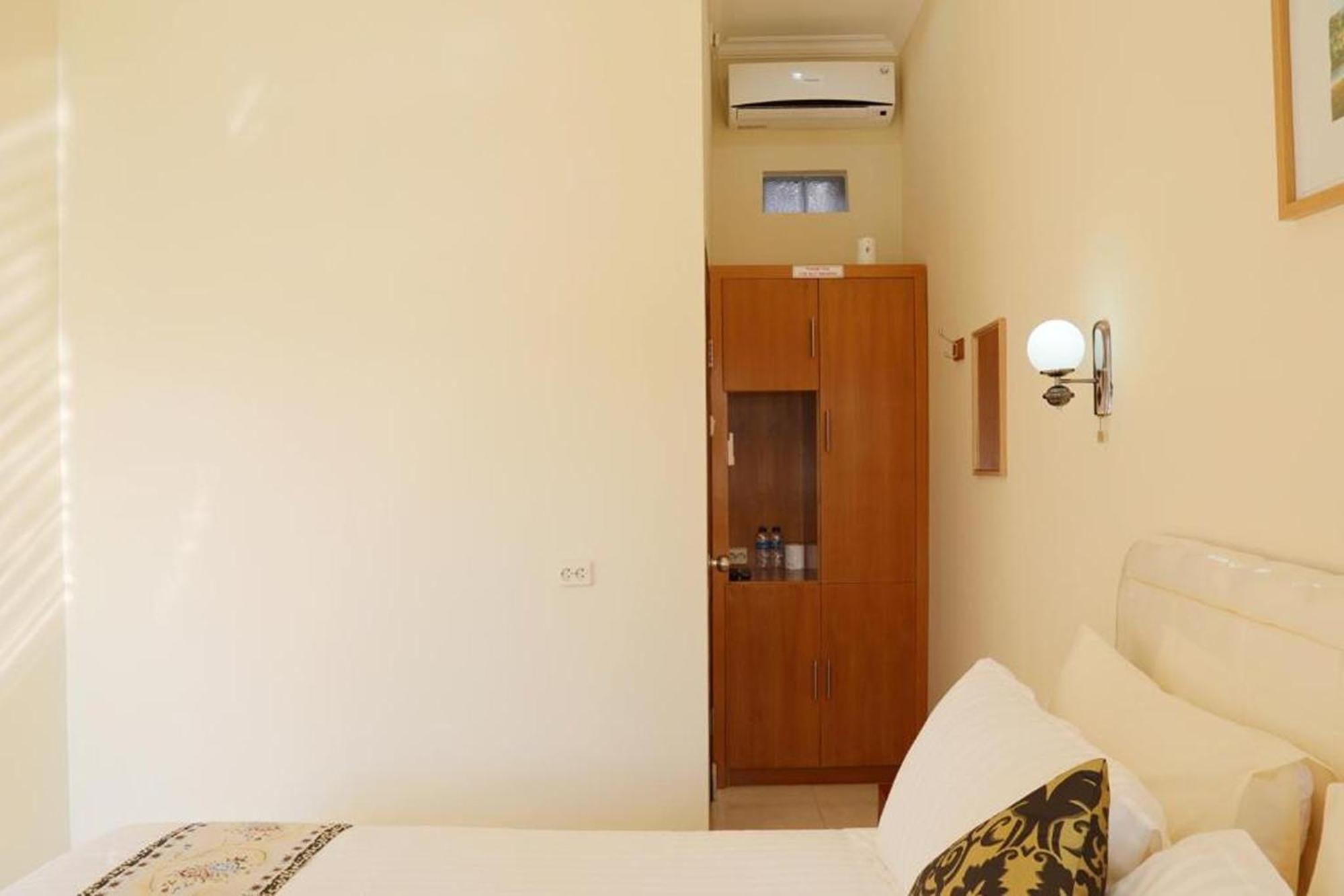 Whiterose Guesthouse Senggigi Kültér fotó