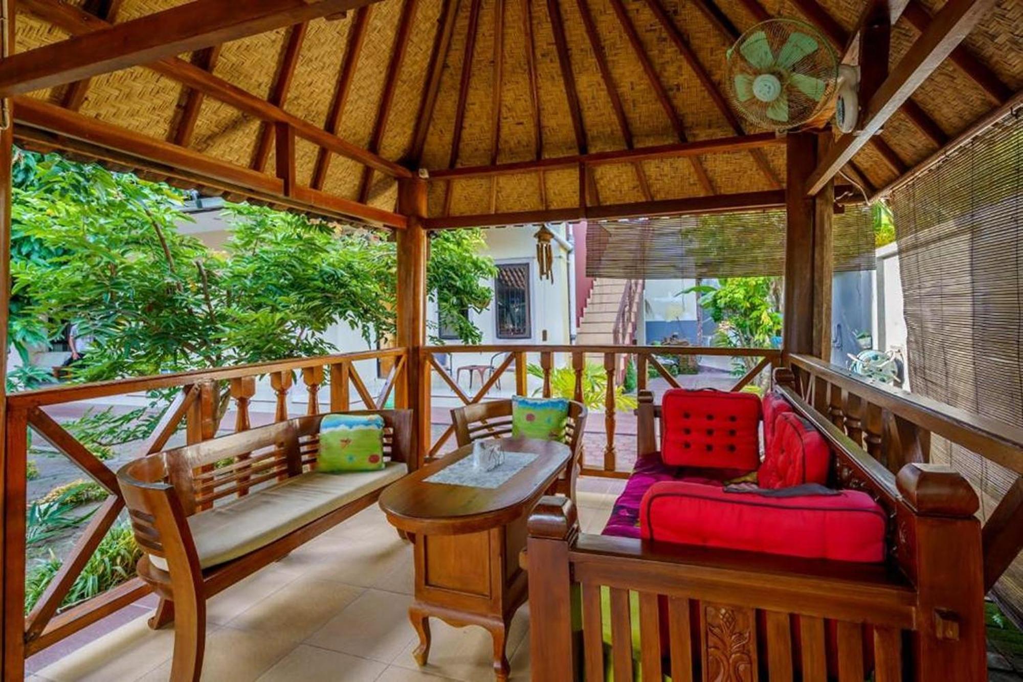 Whiterose Guesthouse Senggigi Kültér fotó
