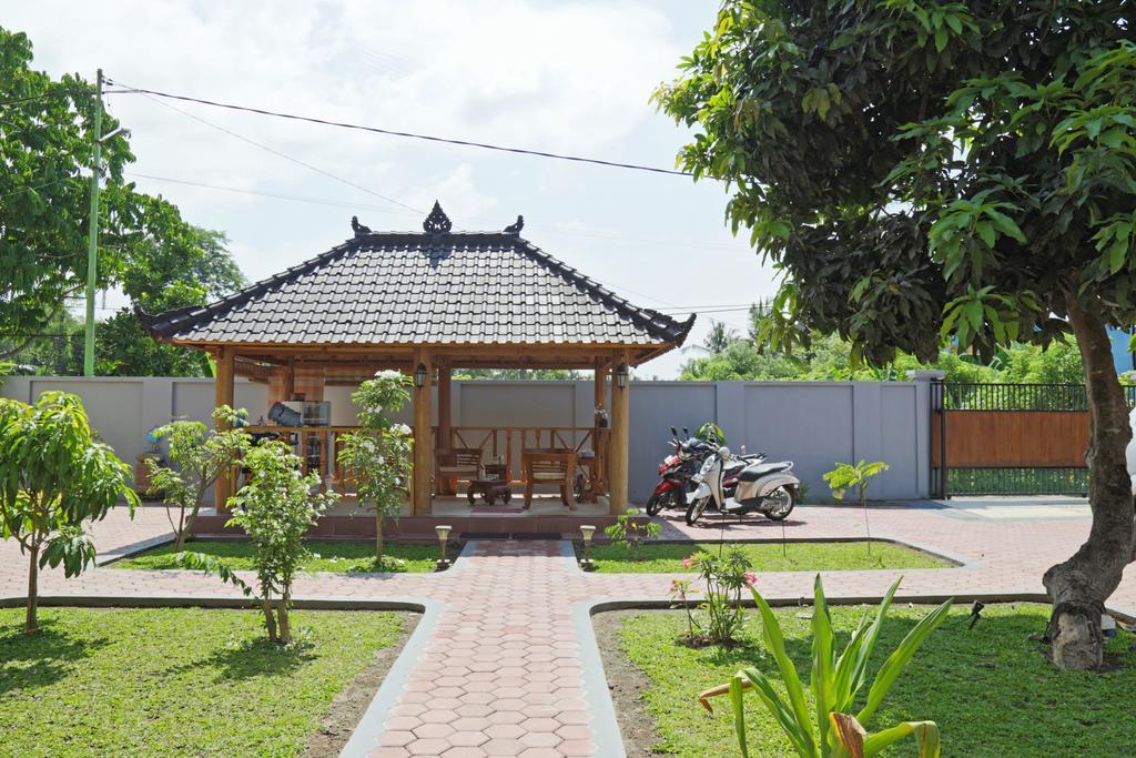 Whiterose Guesthouse Senggigi Kültér fotó