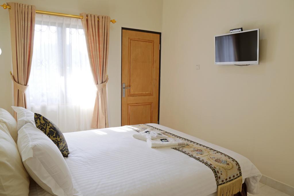 Whiterose Guesthouse Senggigi Kültér fotó