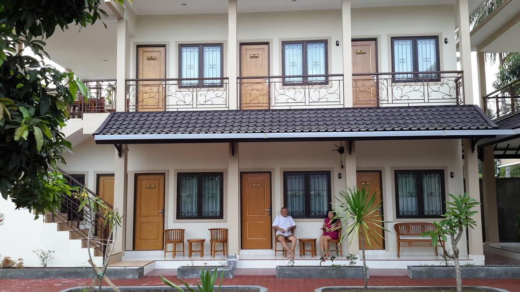 Whiterose Guesthouse Senggigi Szoba fotó