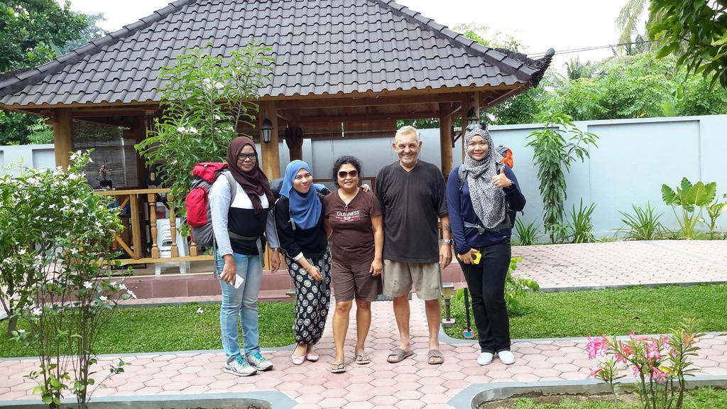 Whiterose Guesthouse Senggigi Kültér fotó