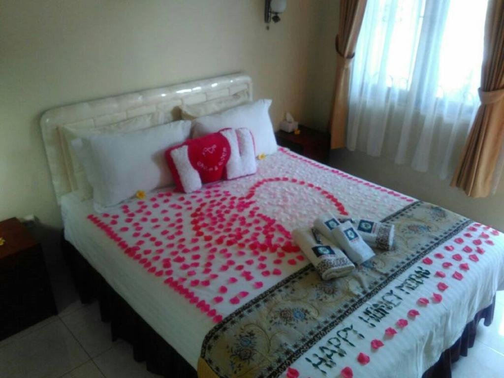 Whiterose Guesthouse Senggigi Kültér fotó